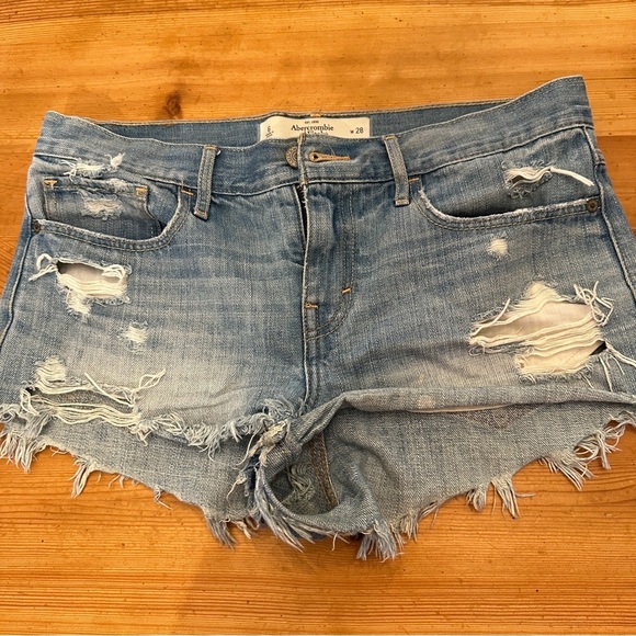 Abercrombie & Fitch distressed denim shirts women 6 waist 28 - Picture 2 of 3